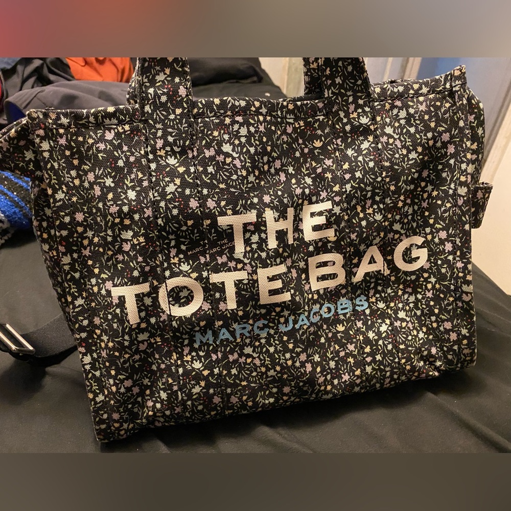 Marc Jacob’s The Tote Bag Medium